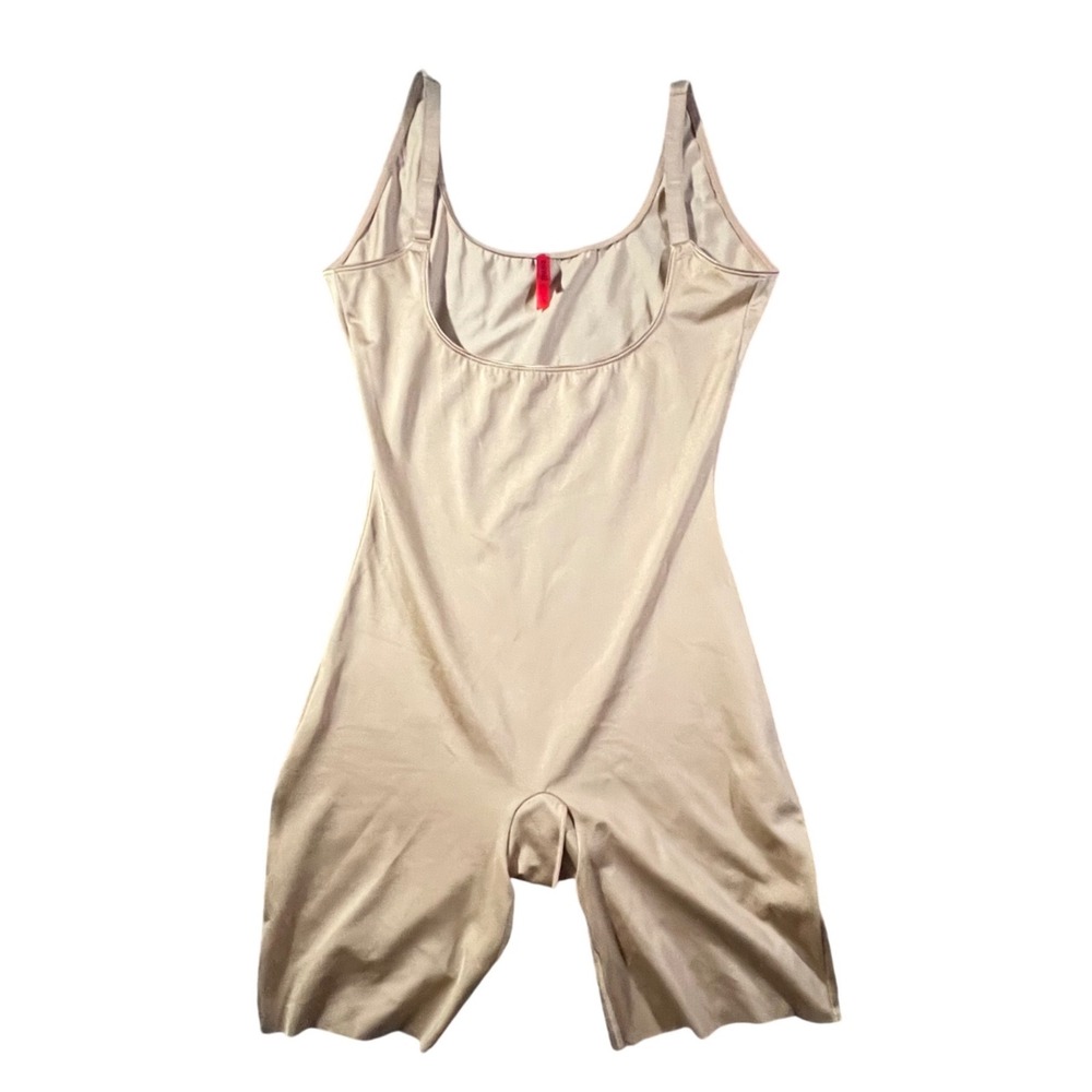 Spanx Shapewear Bodysuit Womens Large Beige Mid-Thigh Scoop Neck Firm‎ Control